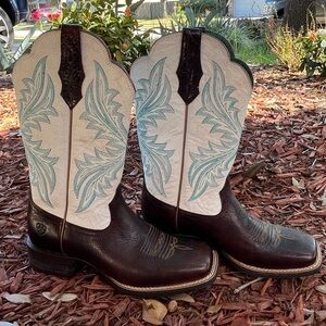 Ariat Brown Leather Western Boots with White Shaft and Beautiful Stitching NWOT